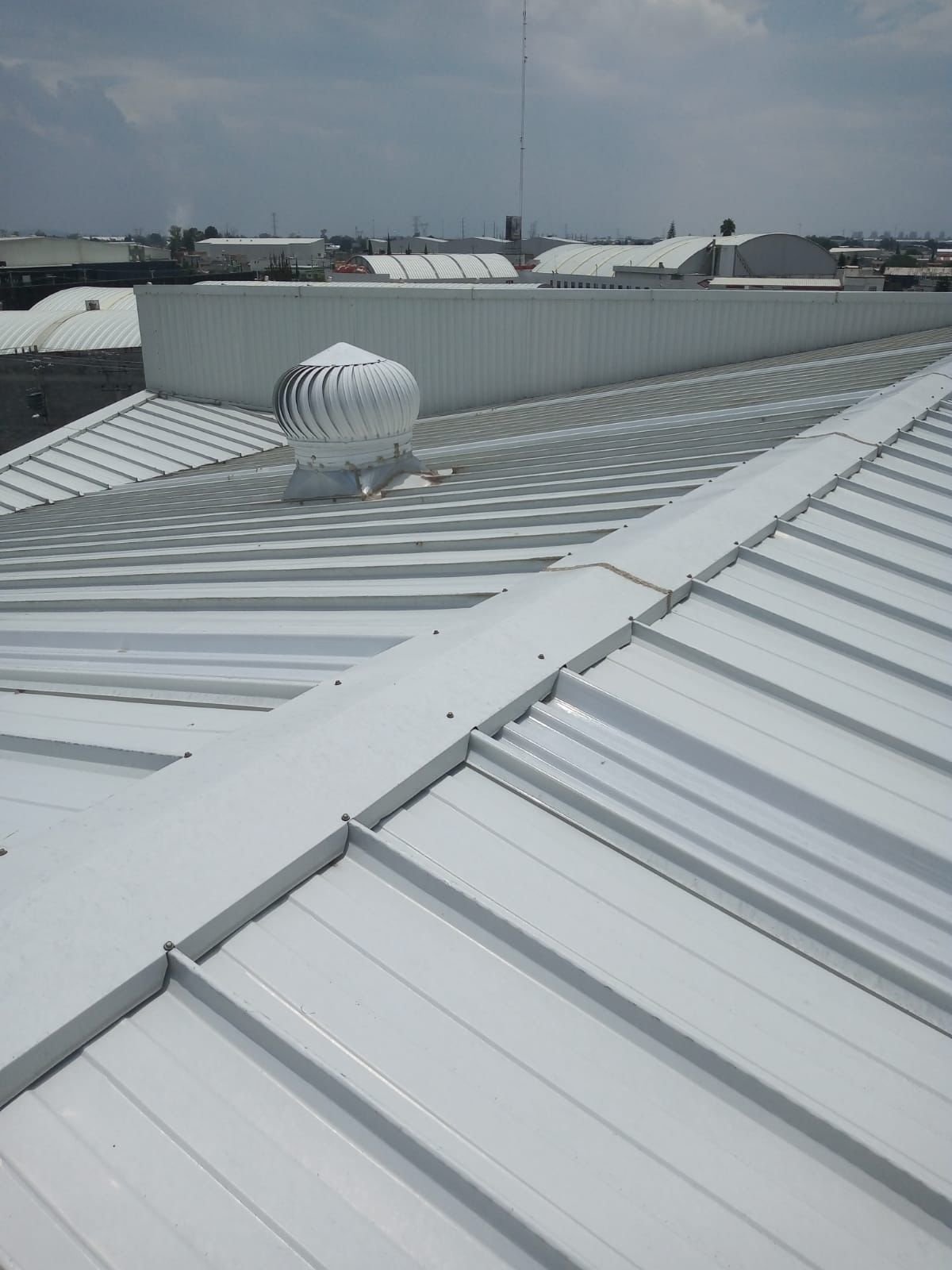 Cubiertas industriales y arcotechos instalados
